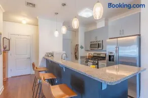 King Master and Plush Queen near NYC w kitchen, living room plus on-site gym - Image 5