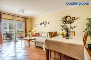 Voll ausgestattetes Apartment mit Garten und Pool | Stadtblick | Haustiere erlaubt - Image 2