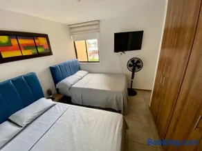 Apartamento con piscinas y jacuzzi - Image 3