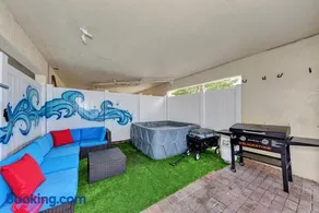 Jellyfish-Flamingo House, Amazing Location On Beach & Walk To Village - Image 4