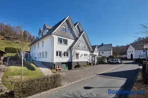 Püttmanns Dorfhotel - Image 1