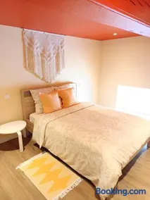 Duplex accès de plein pied, spacieux lumineux - Image 2