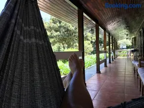 Lindo e aconchegante chalé com piscina, lareira e churrasqueira - Image 4