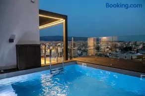 Nikki's Skylight Suite with private swimming pool - Image 1