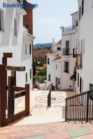 Frigiliana 3-Bed Apartment- Sleeps 8 - Image 3