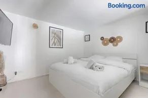 Sentier Historical Center III Charming Apartment - Image 3