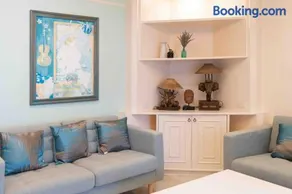 5 mins walk to Chiang Mai Night Bazaar, 3 bedrooms, 3 bathrooms, with garden, a quiet dreamy cottage in the middle of the city - Image 3
