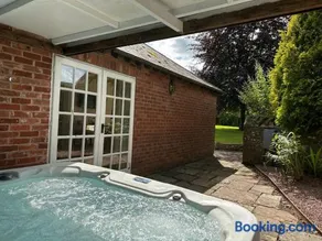 Courtyard Cottage at Pudleston Court - Image 1