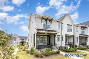 Spacious 4BR Near UNC Charlotte & Major Venues - Image 1