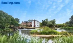 New Forest Riverside 2 Bedroom Parking - Image 2