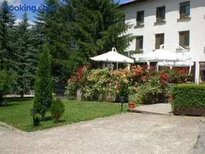 Hotel Perfect - Image 1