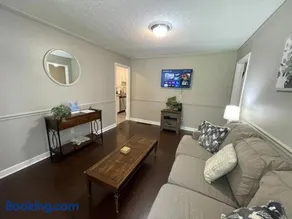 The Bungalow - 15 Min to Downtown - Image 2