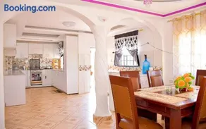 Hideaway Holiday Home - Mutaro Laikipia - Image 4