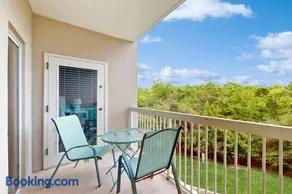 Spacious Resort Condo Near Beach and Pools - Image 1