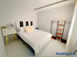 D Sisterz' Inn - Image 3