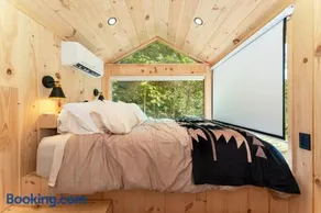 Vesta Nook With Shower Queen Bed & pullout sofa - Image 3
