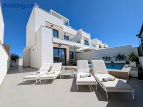 R-40-F Exclusive Villa with jacuzzi - Image 5