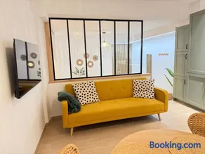 Apartamento junto a Hospital Real - Image 1