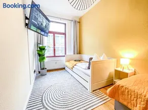 Ferienwohnung im Zentrum mit Infrarotkabine, kostenfreier Tiefgarage, Kingsize Betten und Balkon - Image 2