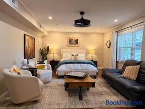 Vista Vibes - Upscale Studio Escape on an Acre with Boat Parking - Image 1