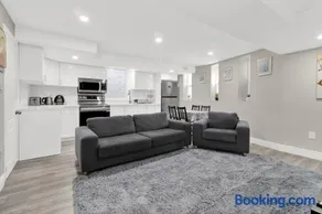 Cozy Ancaster Hamilton Apartment - Image 1