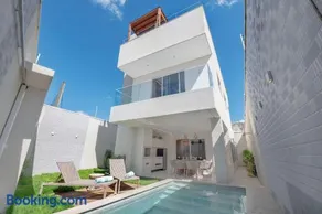 Casa Vibes Luxo com Piscina e Jacuzzi by Carpediem - Image 1