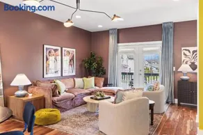 Vibrant Home in The Nations with Garage Walk to Restaurants and Shops - Image 3