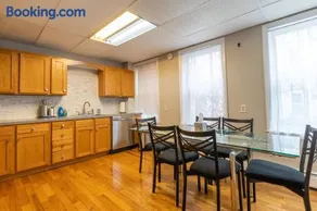 Central 3 Bed 1 Bath in Historic Building - Image 2