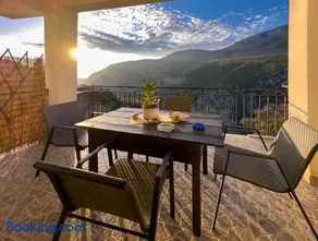 Ridomo Canyon Apartment - Image 2
