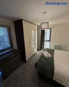 Central Liverpool 2-Bed Balcony Apartment by StaySavvy Accommodation - Image 2