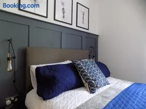 2 Bedroom Luxury City Centre Apt - Image 5