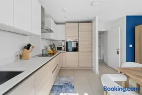 Virginia Water - 2 Bed & Parking - By Tempstay - Image 5
