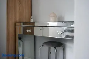 Stoops Hall - 2 bed first floor apartment - Image 4