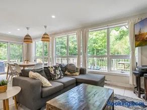 Lakefront Muskoka Cottage with Fire Pit and BBQ - Image 2