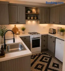 Stunning 1 bed annexe in a Victorian House - Image 2