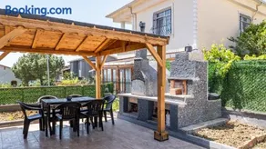 Stunning 4 Floor Villa with Sea View & Beach - Image 4