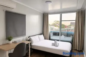 Convenient Western Sydney Single Bed Room Stay - Shared Bathroom - Image 2