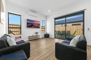 Brand New Family Holiday Home in Sunbury - Image 1