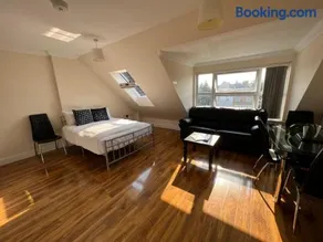 RC Airport Rooms - Image 2