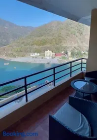 ALOHA DIVINE GANGES APARTMENTS with INFINITY POOL - Image 3