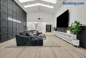8000sf 7BR Villa Casita Pool Spa Gym & Games - Image 2