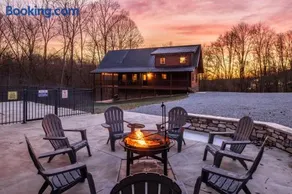Heated Pool Pool House Hot Tub Firepit BBQ - Image 1