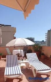 Cozy and sunny penthouse Fira BCN - Image 1