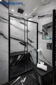Stylish 2BR Apartment with Private Steam Room - Image 4