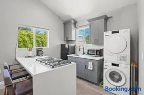 New Modern Cozy Guest House, Parking, Pet Friendly in Mar Vista! - Image 3