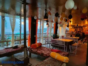Bros Hostel & Yaara Cafe - Image 2