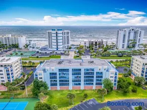 Beautiful 3 bedroom 2 bath condo with Breath taking views of the ocean. OW1-407 - Image 1