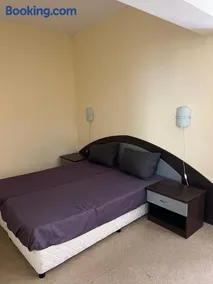 Green Park - Pool & Free Parking in Golden Sands - Image 2