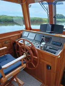 Deluxe romantic boat - Image 1