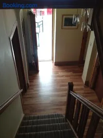 Whitehouse Guest House - Image 5